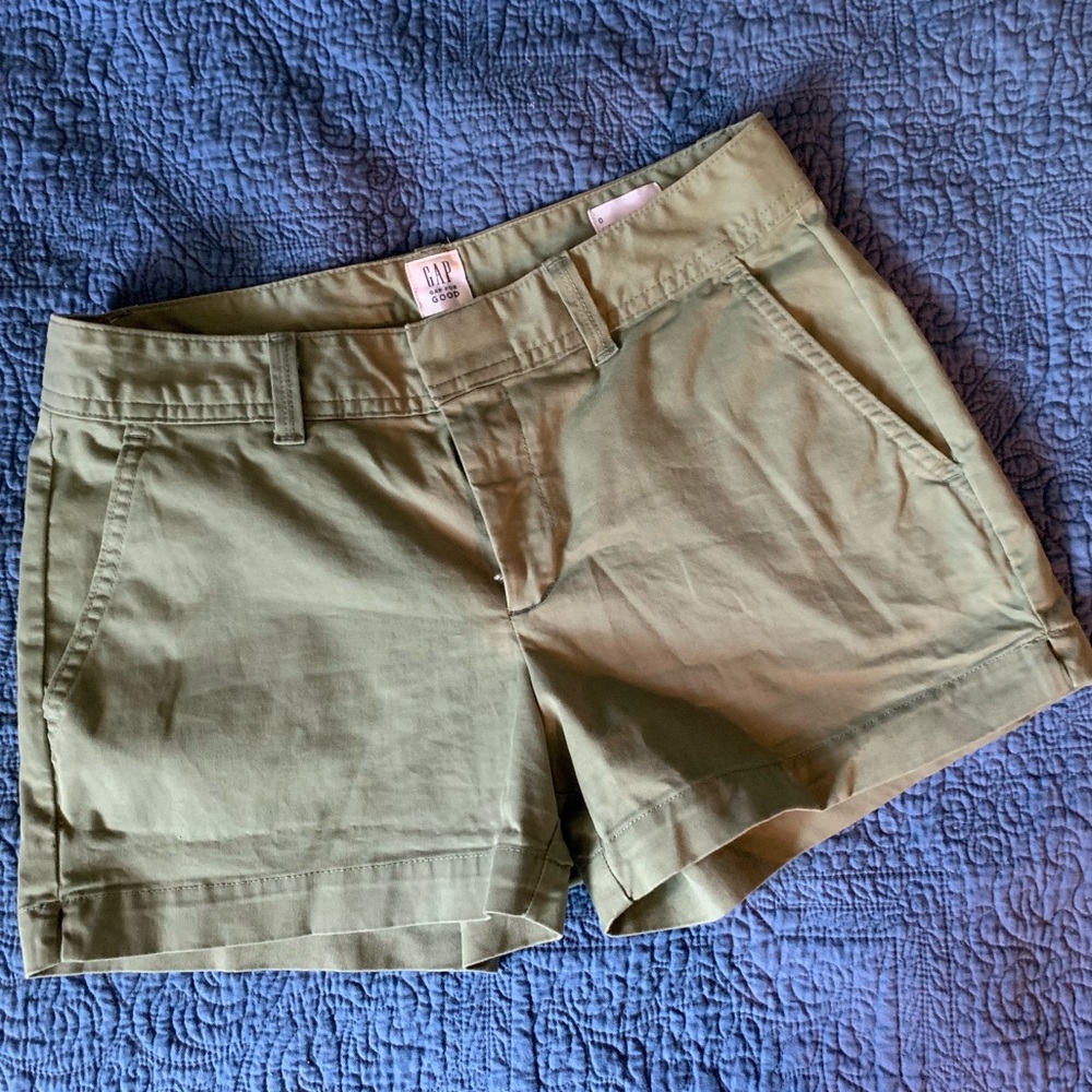 Like New Gap Olive Shorts
